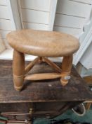 A SMALL ELM MILKING STOOL.