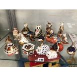 SEVENTEEN CROWN DERBY IMARI PALETTE ANIMAL FIGURINES