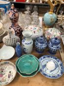 A COLLECTION OF ORIENTAL PORCELAINS, TO INCLUDE A NANKING PLATE, AN IMARI DOUBLE GOURD VASE AND