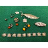 VARIOUS VINTAGE SILVER JEWELLERY TO INCLUDE EARRINGS, A SILVER RAM, BROOCHES- ONE ENGRAVED KATIE