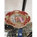 A VIENNA PLATE DECORATED WITH 18th C. SHAKESPEAREAN ACTORS