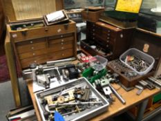 A COLLECTION OF WATCH AND CLOCK MAKERS TOOLS, TO INCLUDE DRILL BITS, LATHES, A MAHOGANY AND