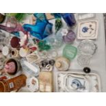 DECORATIVE GLASS VASES, A HEREND SMALL DISH WITH OTHER CERAMICS, A SATSUMA JAR, PAINTED ALABASTER