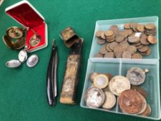 A COLLECTION OF VARIOUS COINS AND MEDALLIONS, TWO POCKET WATCHES AND A VINTAGE RAZOR.