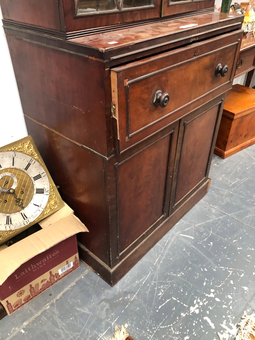 A GEORGE III MAHOGANY SECRETAIRE BOOKCASE WITH CABINET BASE FITTED WITH DRAWERS. 222 X 88 X 51CMS. - Image 3 of 23