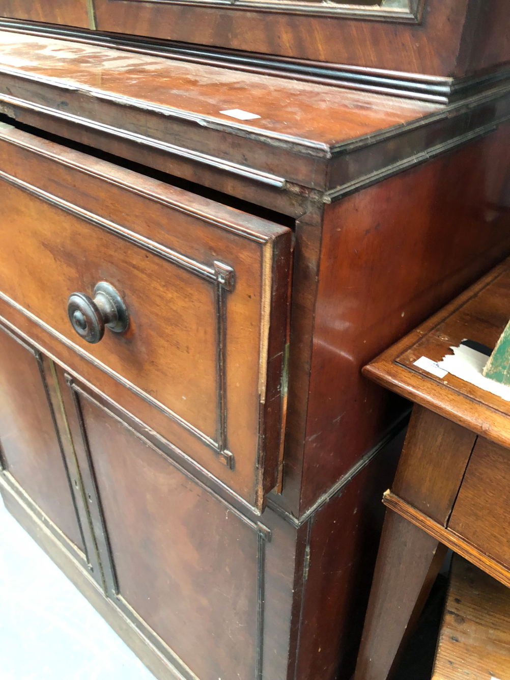 A GEORGE III MAHOGANY SECRETAIRE BOOKCASE WITH CABINET BASE FITTED WITH DRAWERS. 222 X 88 X 51CMS. - Image 6 of 23