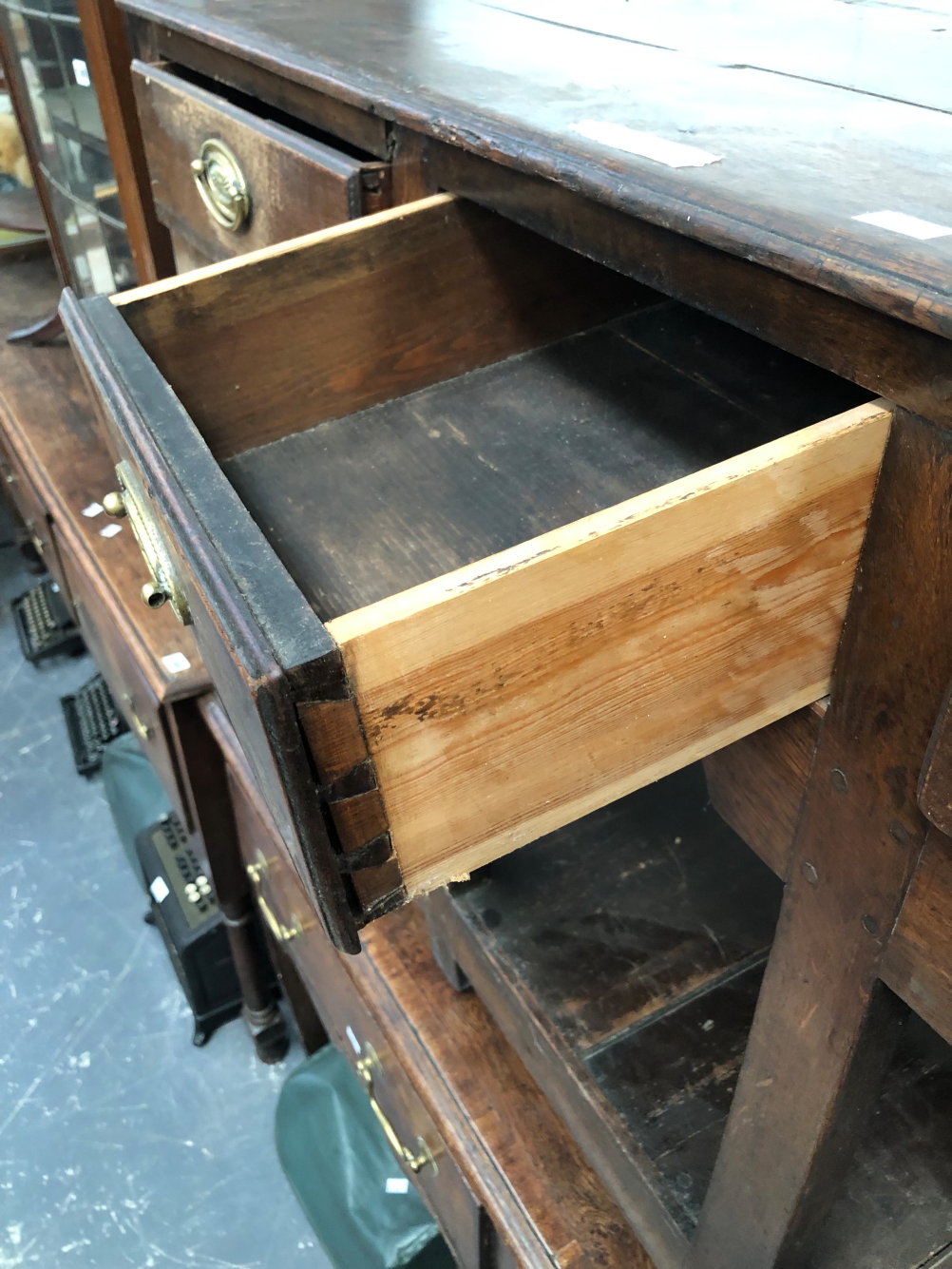 A GEORGIAN AND LATER OAK SMALL THREE DRAWER POT BOARD DRESSER BASE. 72 X 134 X 42CMS. - Image 10 of 22