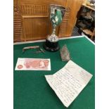 A SMALL FILIGREE HINGED LID BOX, A SILVER TROPHY CUP, POCKET KNIFE AND A TEN SHILLING NOTE.