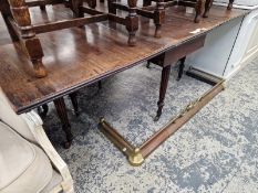 A LARGE WILLIAM IV MAHOGANY DROP LEAF DINING TABLE ON REEDED LEGS. 74 X 176 X 121CMS.