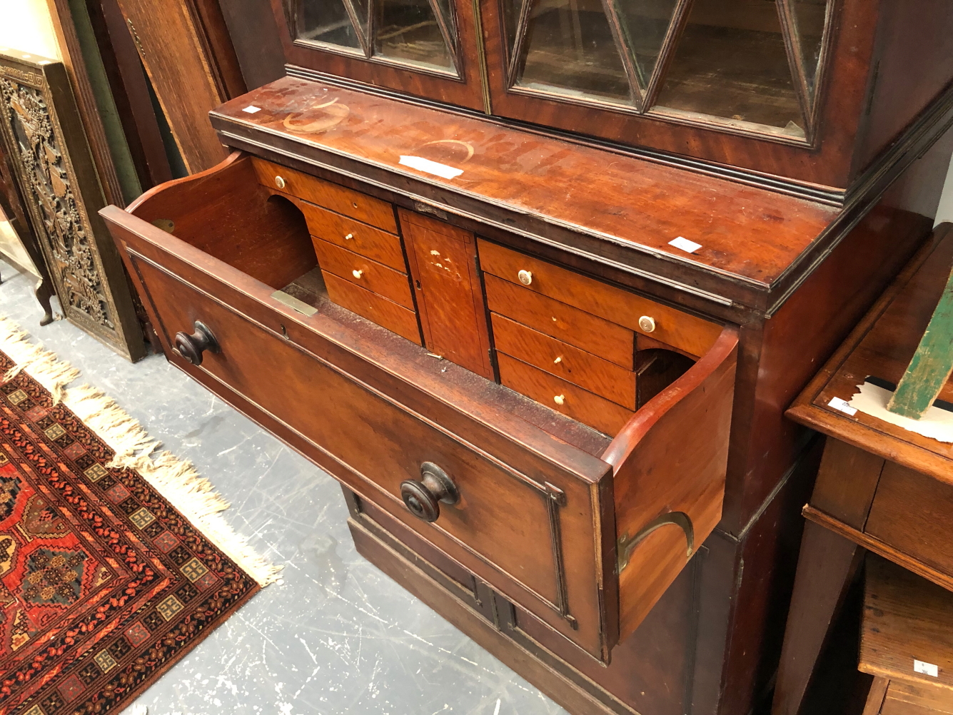 A GEORGE III MAHOGANY SECRETAIRE BOOKCASE WITH CABINET BASE FITTED WITH DRAWERS. 222 X 88 X 51CMS. - Image 11 of 23