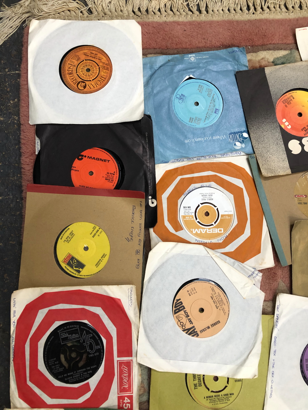 A COLLECTION OF 45RPM SINGLE RECORDS - Image 3 of 6