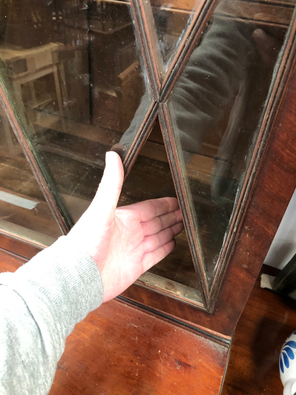 A GEORGE III MAHOGANY SECRETAIRE BOOKCASE WITH CABINET BASE FITTED WITH DRAWERS. 222 X 88 X 51CMS. - Image 8 of 23