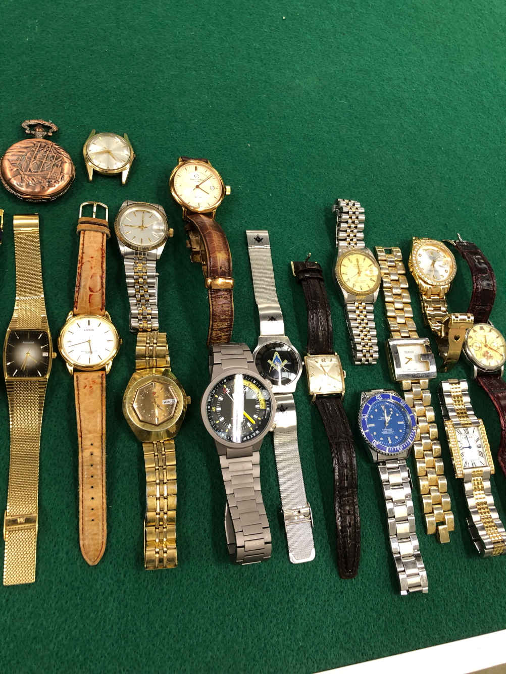 A COLLECTION OF WRIST WATCHES TO INCLUDE ACCURIST, LORUS, UNITED COLOURS OF BENETTON, WITTNAUER, - Image 4 of 4