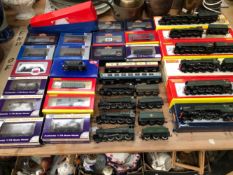 HORNBY DAPOL AND OTHER 00 GUAGE ELECTRIC TRAINS AND GOODS WAGONS