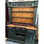 A GOOD QUALITY FRENCH STYLE PINE DRESSER AND RACK.