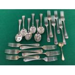 A QUANTITY OF VICTORIAN HALLMARKED SILVER CUTLERY. GROSS WEIGHT 1043grms.