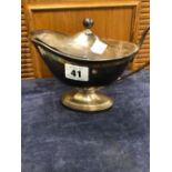 A HALLMARKED SILVER HINGE LIDDED SAUCE BOAT. WEIGHT 464grms.