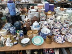 WEDGWOOD HEREFORD PATTERN DINNER WARES, GAUDY WELSH AND OTHER TEA WARES, A GRADED SET OF THREE JUGS,