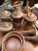 SEVEN COPPER KETTLES, FIVE BRASS TRIVETS AND TWO HUNTING HORNS