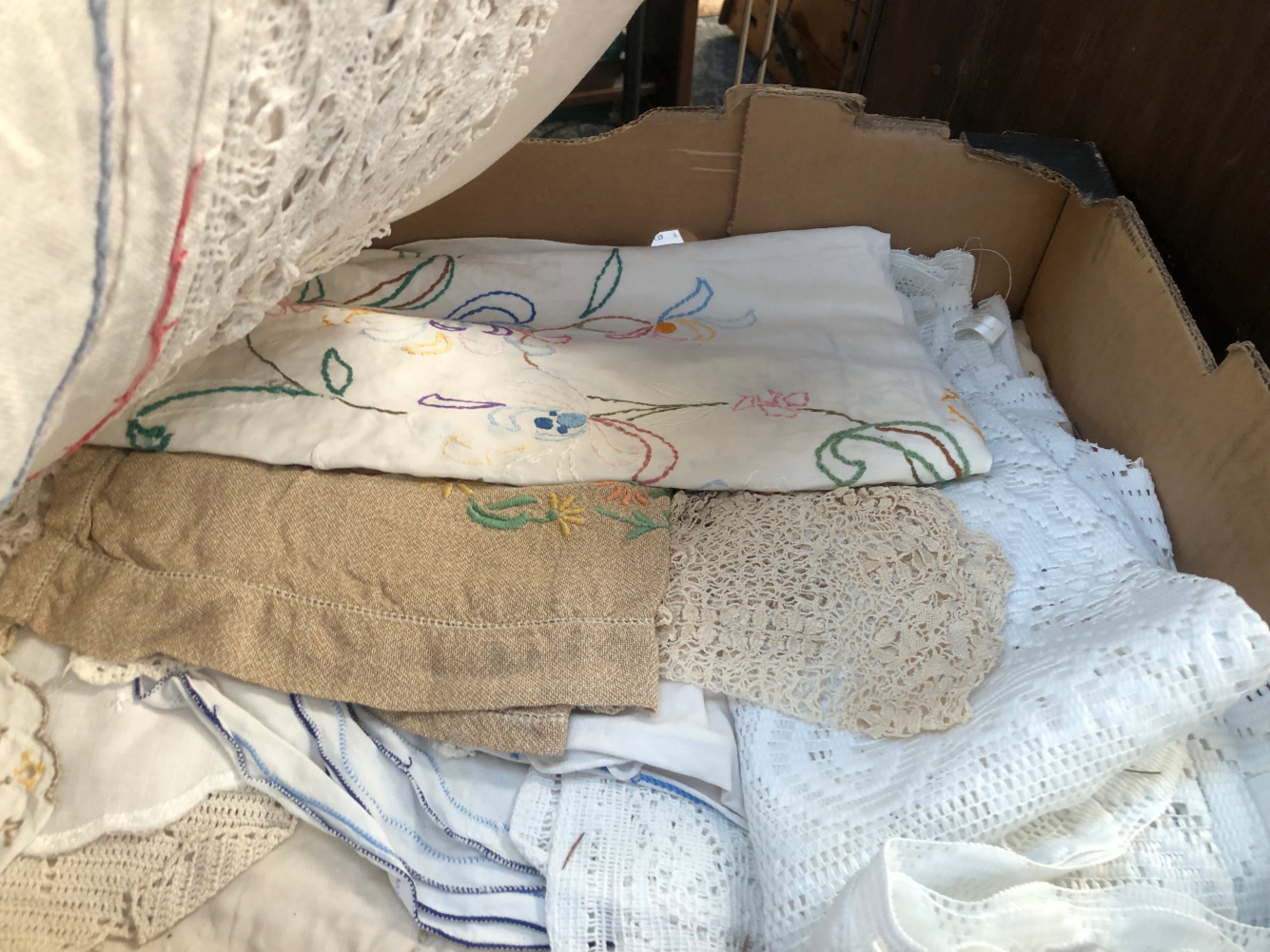 A LARGE BOX OF LINENS AND TEXTILES.
