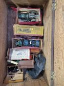 A VINTAGE TOY BOX CONTAINING DIE CAST LORRY AND HOWITZER BY BRITAINS AND OTHER TOYS.