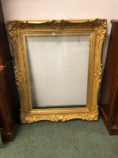 A LARGE VICTORIAN GILT PICTURE FRAME