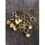 A QUANTITY OF SILVER RINGS, COSTUME RINGS AND ELEPHANT HAIR RINGS. SILVER WEIGHT 22grms.