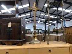 A VINTAGE GILT BRASS ALTER CROSS, A THREE TIER STAND AND TABLE CABINET