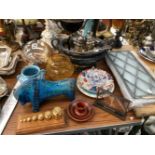 AN ELECTROPLATE SOUP TUREEN, FOUR LEADED GLASS PANELS, AN IMARI PLATE, A BITOSSI RIMINI BULL FIGURE,