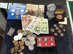 A QUANTITY OF VARIOUS COINS TO INCLUDE A 1983 COLLECTORS SET, VICTORIAN COINS ETC.