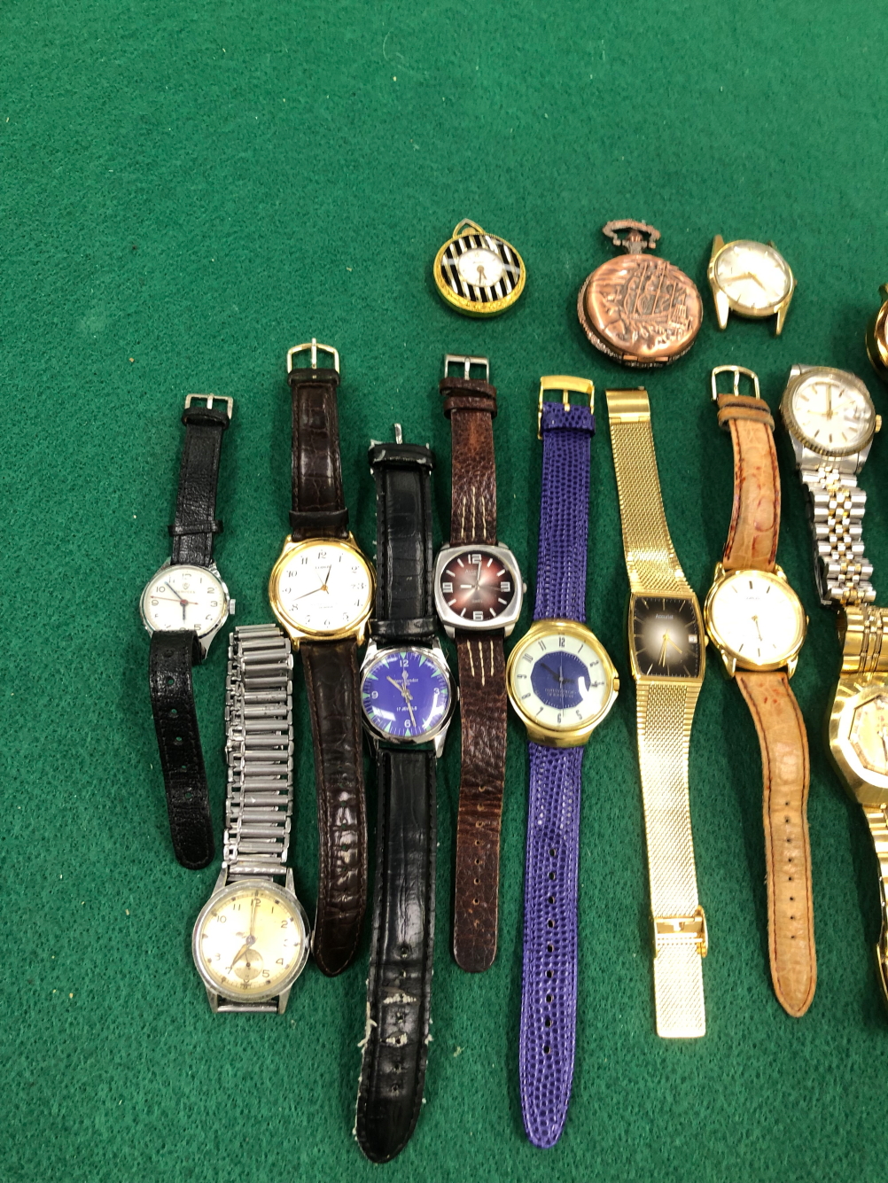 A COLLECTION OF WRIST WATCHES TO INCLUDE ACCURIST, LORUS, UNITED COLOURS OF BENETTON, WITTNAUER, - Image 2 of 4