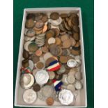 A QUANTITY OF VARIOUS LOOSE COINAGE.