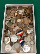 A QUANTITY OF VARIOUS LOOSE COINAGE.