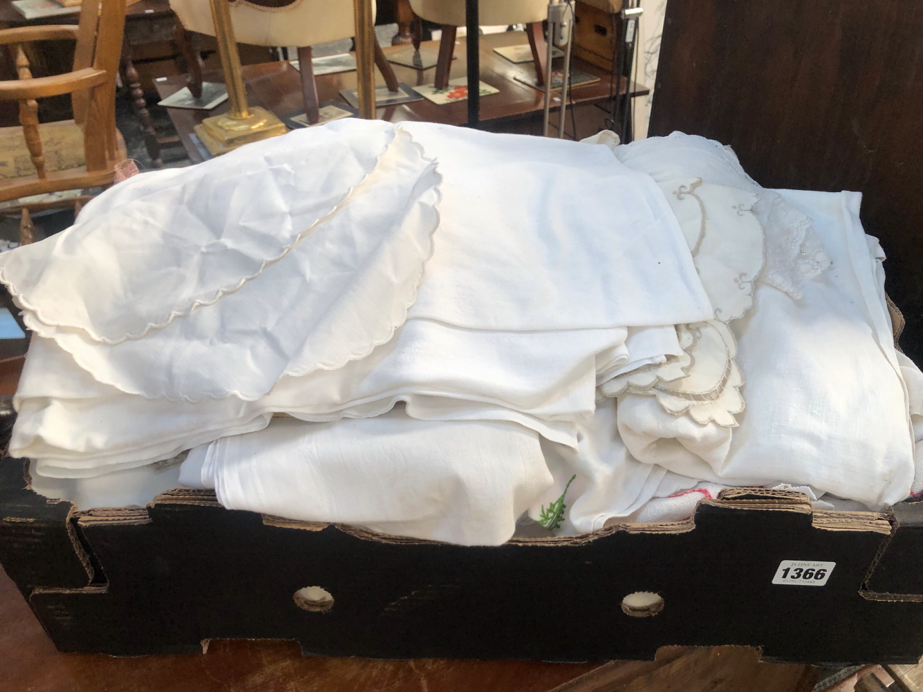 A LARGE BOX OF LINENS AND TEXTILES. - Image 3 of 4