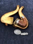 TWO HALLMARKED SILVER BROOCHES AND A WOODEN AND HALLMARKED SILVER PART SMOKERS PIPE IN CASE.