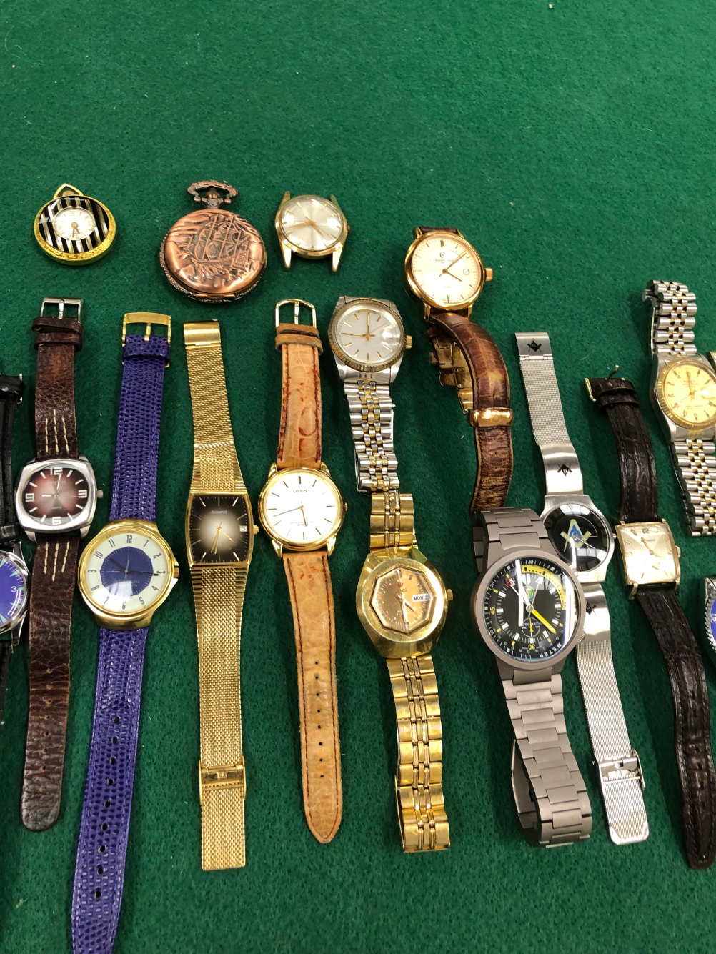 A COLLECTION OF WRIST WATCHES TO INCLUDE ACCURIST, LORUS, UNITED COLOURS OF BENETTON, WITTNAUER, - Image 3 of 4