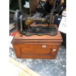 AN ANTIQUE MAHOGANY CASED SINGER SEWING MACHINE