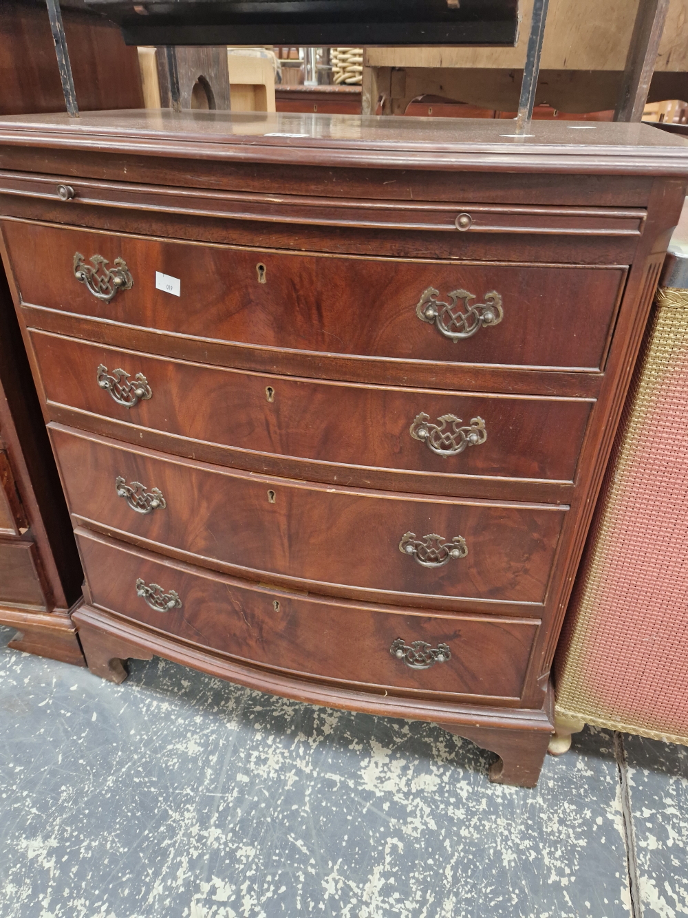 A SMALL MAHOGANY BACHELORS CHEST WITH BRUSHING SLIDE