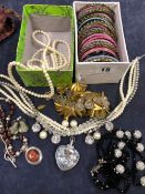 COSTUME JEWELLERY TO INCLUDE A QUANTITY OF STACKING BANGLES, VARIOUS NECKLACES ETC.