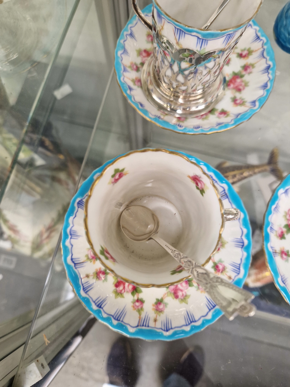 A ROYAL DOULTON COFFEE CAN AND SAUCER SET WITH HALLMARKED SILVER CARRIERS AND FIVER SILVER - Image 7 of 13