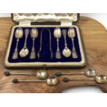 HALLMARKED SILVER TO INCLUDE A CASED SET OF SIX ART NOUVEAU TEASPOONS AND MATCHING SUGAR NIPS, AND