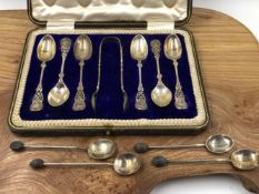 HALLMARKED SILVER TO INCLUDE A CASED SET OF SIX ART NOUVEAU TEASPOONS AND MATCHING SUGAR NIPS, AND