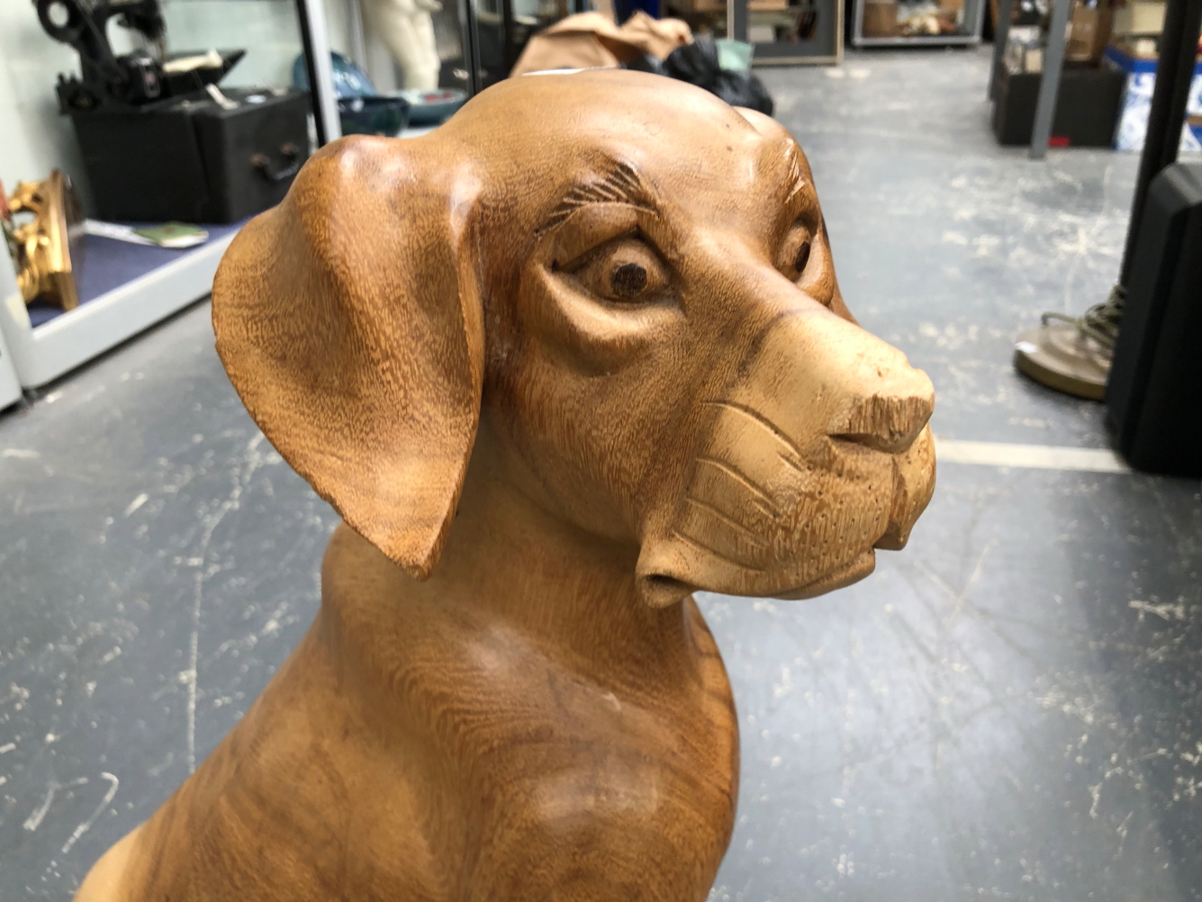 A LARGE CARVED WOODEN SEATED DOG. - Image 2 of 4