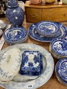 A GROUP OF VARIOUS ANTIQUE AND LATER BLUE AND WHITE DINNERWARES ETC.