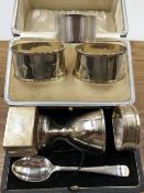 HALLMARKED SILVER TO INCLUDE A CASED PAIR OF NAPKIN RINGS, AN EGG CUP AND SPOON CHRISTENING SET, AND