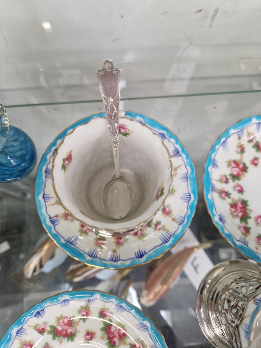 A ROYAL DOULTON COFFEE CAN AND SAUCER SET WITH HALLMARKED SILVER CARRIERS AND FIVER SILVER - Image 9 of 13