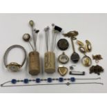 A COLLECTION OF VINTAGE JEWELLERY TO INCLUDE VARIOUS STICK PINS, A LADIES ORIS WATCH, BULLS EYE