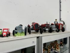 A GROUP OF DECORATIVE TINPLATE AND CEAMIC MODEL TRACTORS, A LANDROVER AND A TRACTION ENGINE.