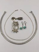 A COLLECTION OF SILVER JEWELLERY TO INCLUDE AN OWL BROOCH SIGNED ILARIA, A DANISH SPOON BROOCH,