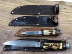 TWO VINTAGE SHEATH KNIVES AND TWO FURTHER SHEATHS.